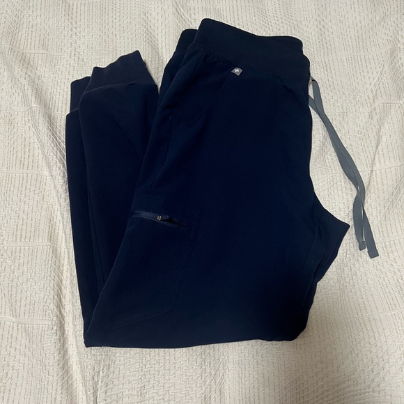 Figs Technical Collection in Deep Blue - Picture 5 of 7